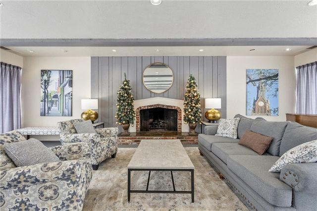 201 Grant 202, Sewickley, PA 15143