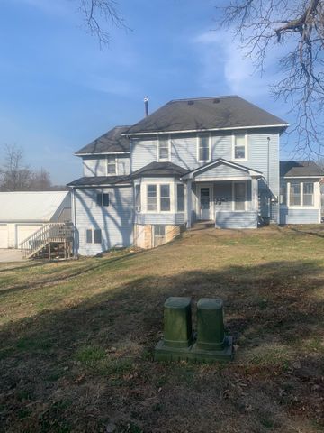 706 W 12th Street, Cedar Falls, IA 50613