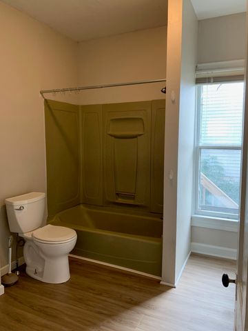 706 W 12th Street, Cedar Falls, IA 50613