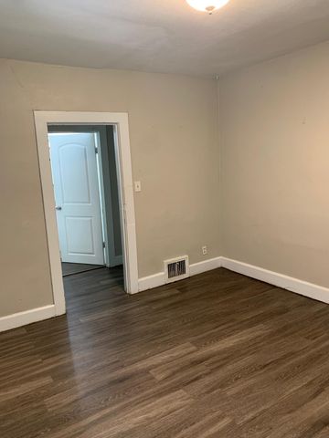 706 W 12th Street, Cedar Falls, IA 50613