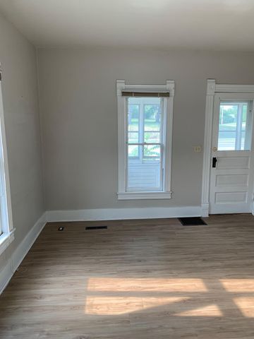 706 W 12th Street, Cedar Falls, IA 50613