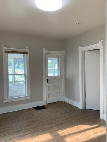 706 W 12th Street, Cedar Falls, IA 50613