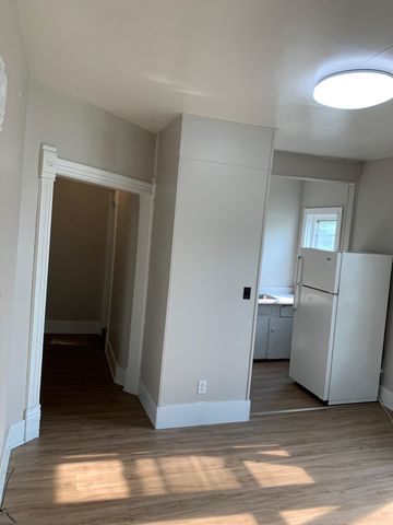 706 W 12th Street, Cedar Falls, IA 50613