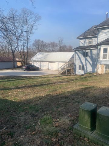 706 W 12th Street, Cedar Falls, IA 50613