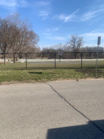 706 W 12th Street, Cedar Falls, IA 50613