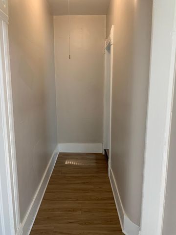 706 W 12th Street, Cedar Falls, IA 50613