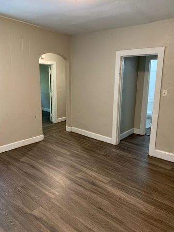 706 W 12th Street, Cedar Falls, IA 50613