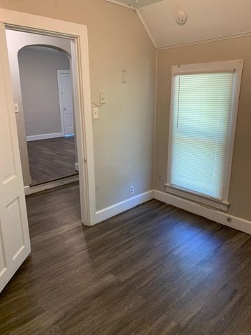 706 W 12th Street, Cedar Falls, IA 50613