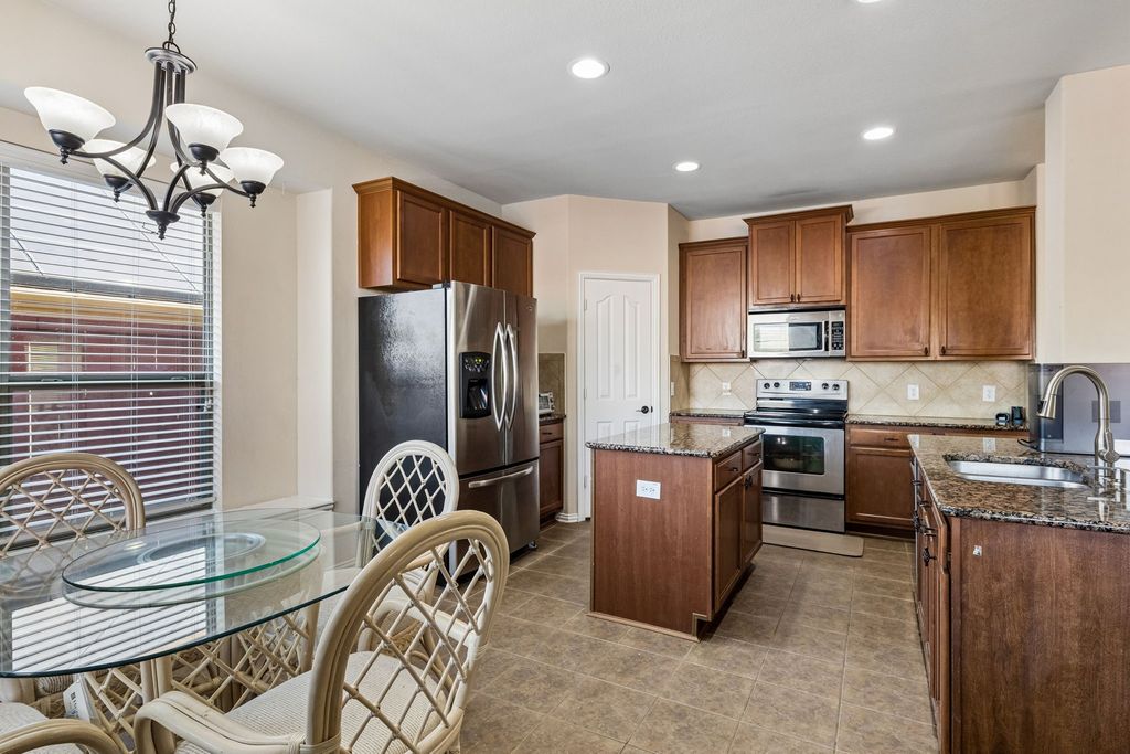 2505 Cain River Drive, Little Elm, TX 75068 — photo 5