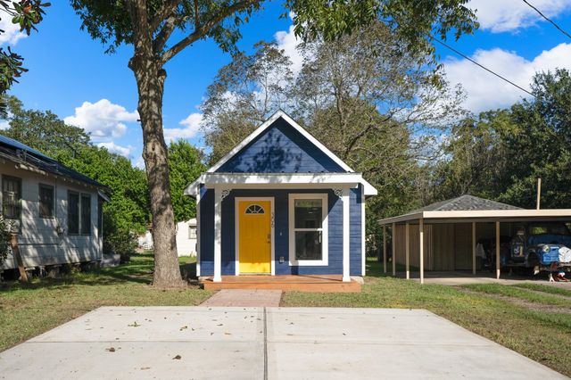 306 Foster Street, Tomball, TX 77375