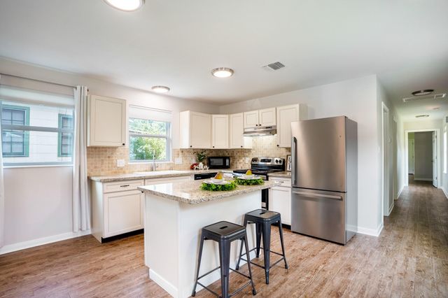 306 Foster Street, Tomball, TX 77375