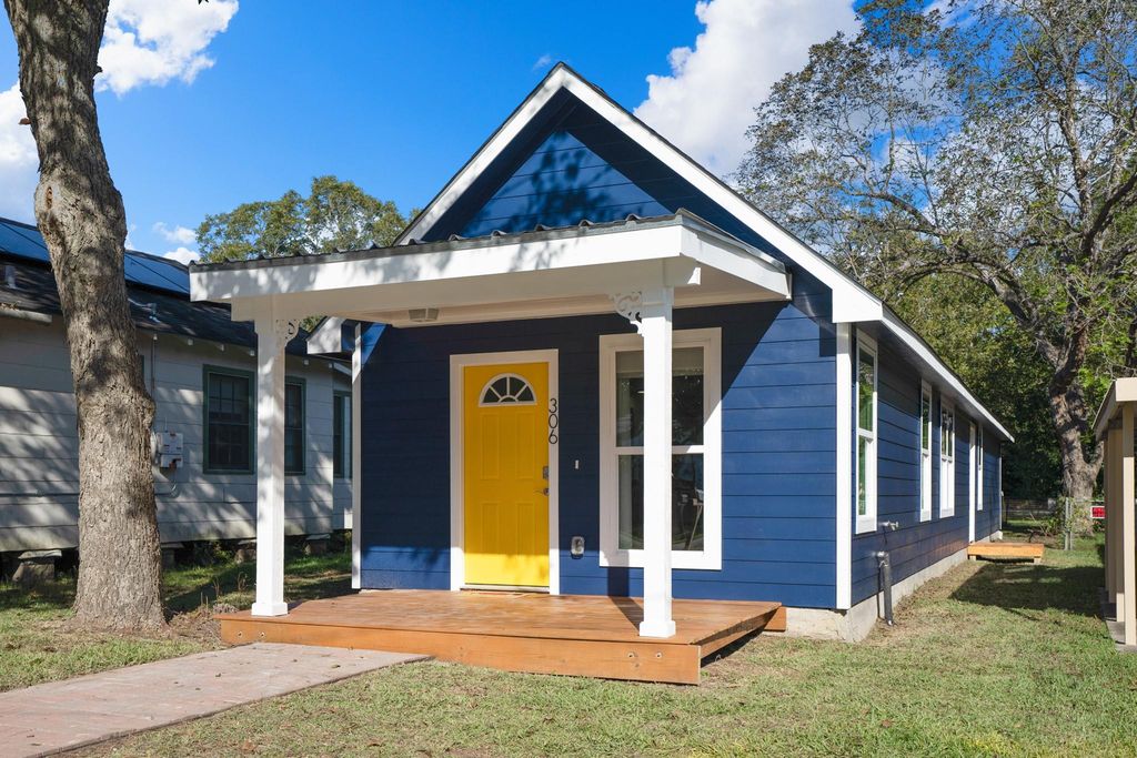 306 Foster Street, Tomball, TX 77375