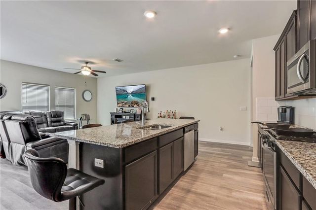 791 Ironhorse SW Lane, Mableton, GA 30126