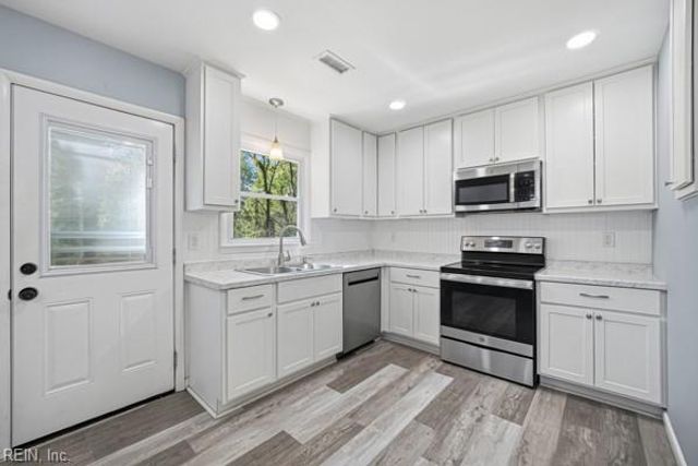 7398 Battery DR, Gloucester, VA 23061