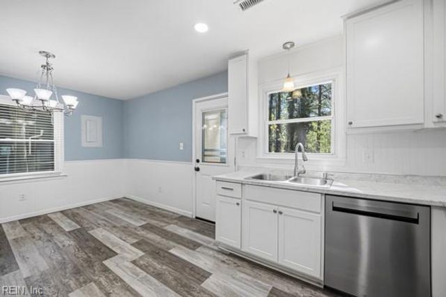 7398 Battery DR, Gloucester, VA 23061