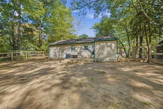 7398 Battery DR, Gloucester, VA 23061