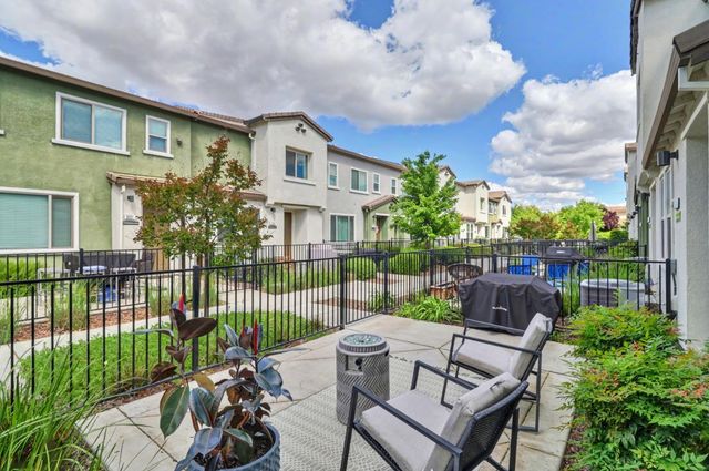 3034 Mesmerizing Walk, Sacramento, CA 95835