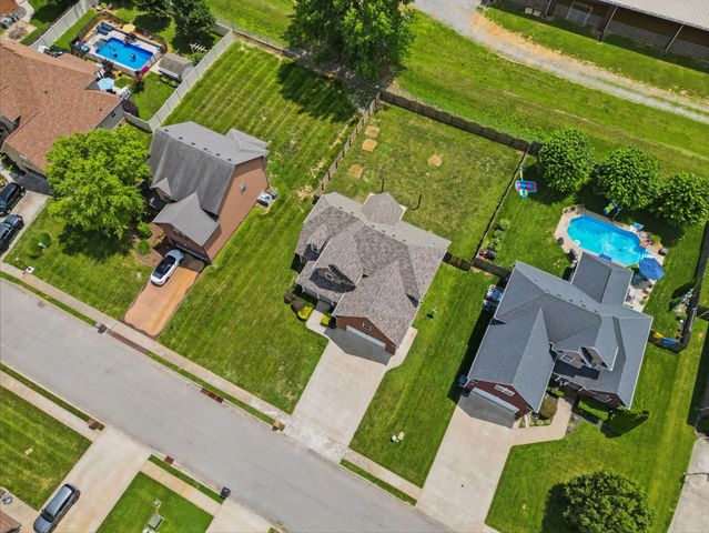 124 Covey Rise Cir, Clarksville, TN 37043