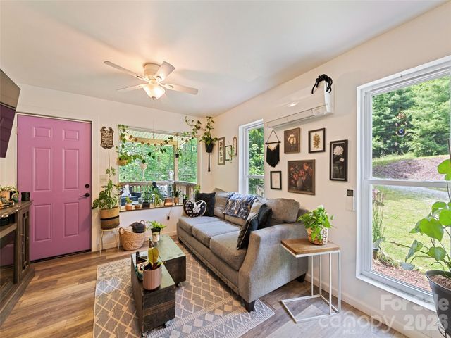 322 McKinzie Place, Waynesville, NC 28785