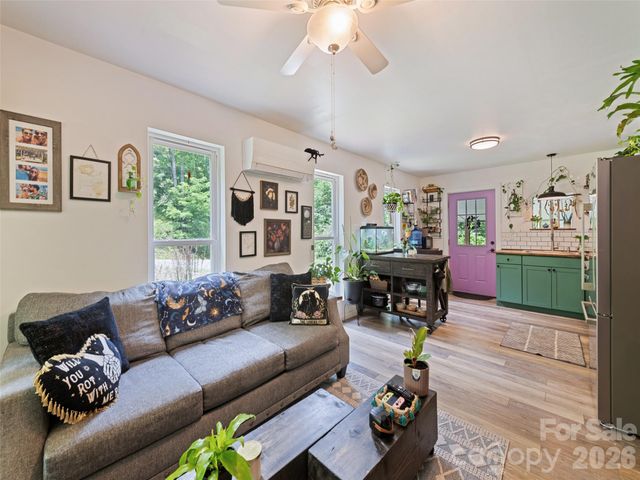 322 McKinzie Place, Waynesville, NC 28785