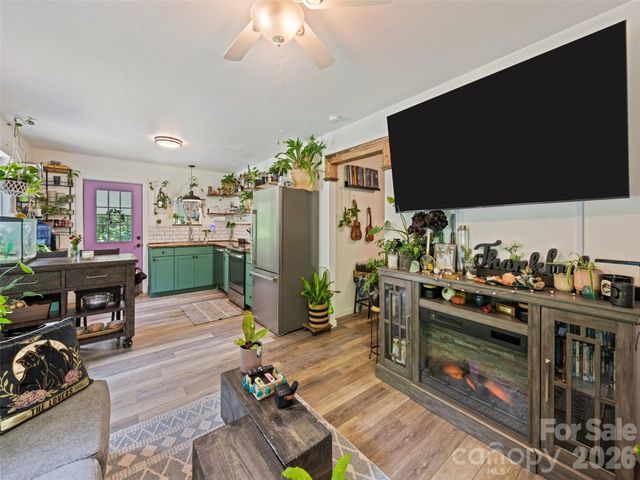 322 McKinzie Place, Waynesville, NC 28785