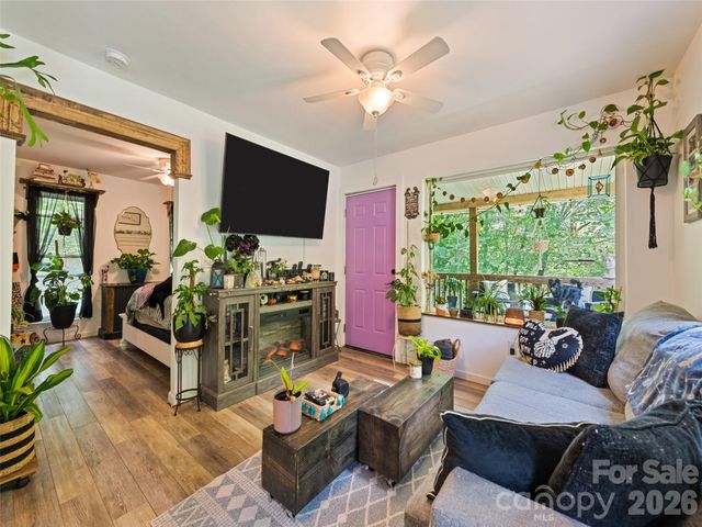 322 McKinzie Place, Waynesville, NC 28785