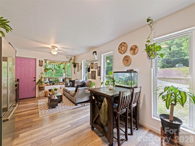 322 McKinzie Place, Waynesville, NC 28785