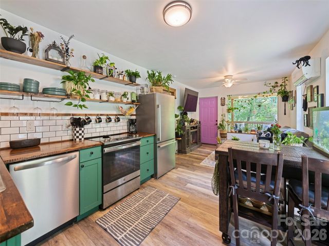 322 McKinzie Place, Waynesville, NC 28785