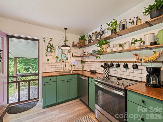 322 McKinzie Place, Waynesville, NC 28785