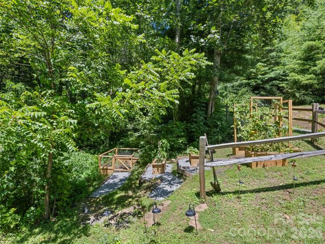 322 McKinzie Place, Waynesville, NC 28785