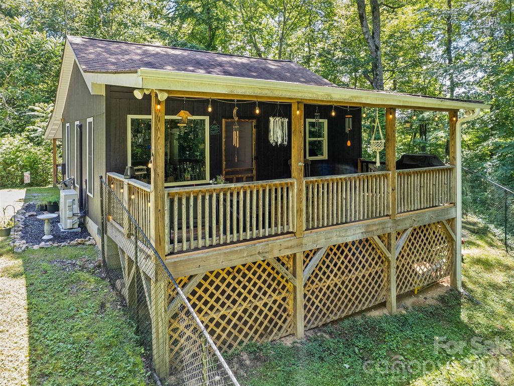 322 McKinzie Place, Waynesville, NC 28785