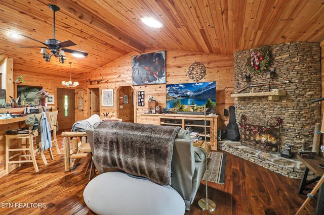 68 Boone Dock Rd, Jamestown, TN 38556