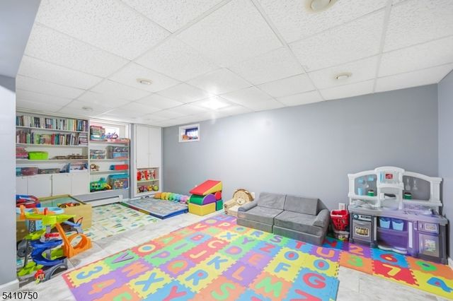 23 Berkshire Rd, Fair Lawn Boro, NJ 07410