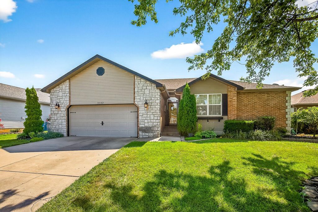 5342 South Tanager Avenue, Battlefield, MO 65619