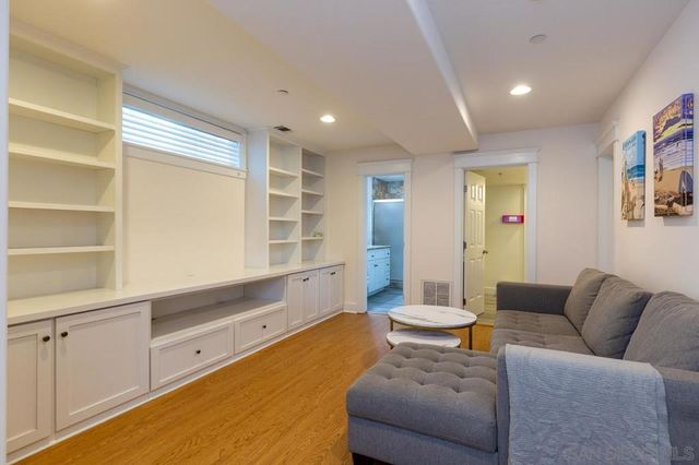 457 D Ave, Coronado, CA 92118