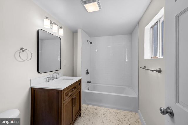21 E WEST ST E, Baltimore, MD 21230