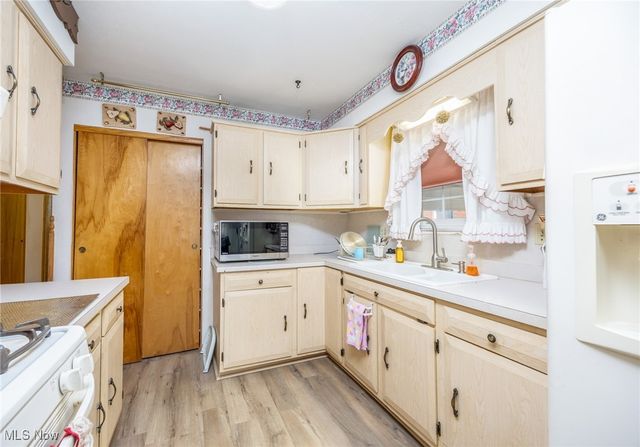 3401 6th Avenue, Vienna, WV 26105