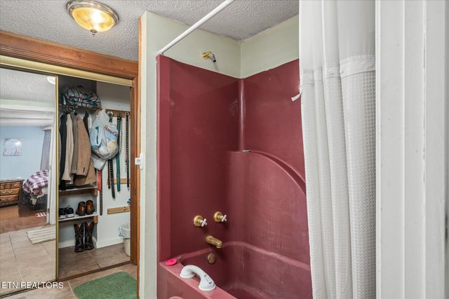 2095 Rickman Rd, Livingston, TN 38570