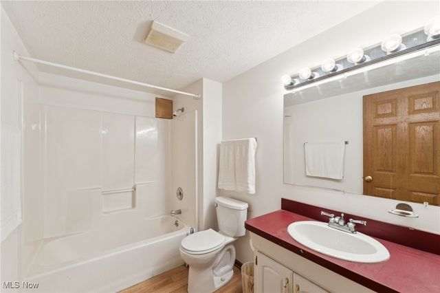 40000 Myrtle Court, Elyria, OH 44035