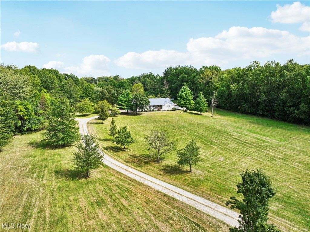 40000 Myrtle Court, Elyria, OH 44035