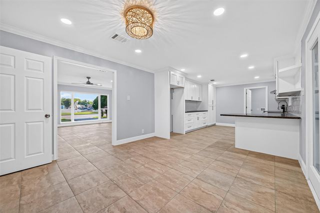 6846 Beechnut Street, Houston, TX 77074