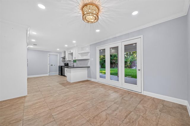 6846 Beechnut Street, Houston, TX 77074