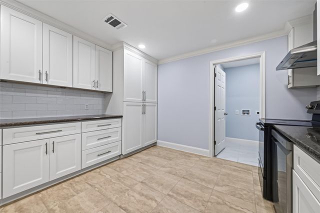 6846 Beechnut Street, Houston, TX 77074