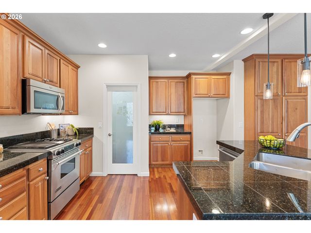 4 NORTHVIEW Ct, Lake Oswego, OR 97035