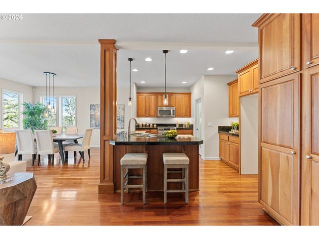 4 NORTHVIEW Ct, Lake Oswego, OR 97035