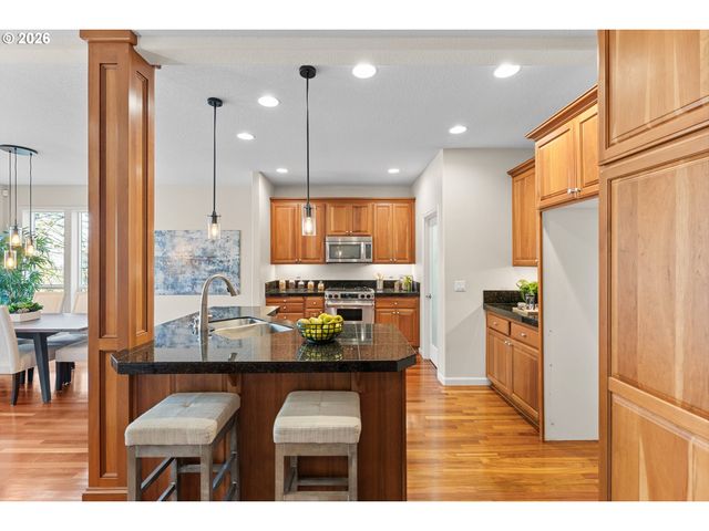 4 NORTHVIEW Ct, Lake Oswego, OR 97035