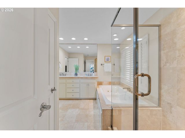 4 NORTHVIEW Ct, Lake Oswego, OR 97035