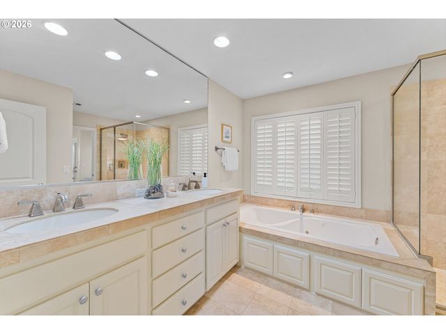 4 NORTHVIEW Ct, Lake Oswego, OR 97035