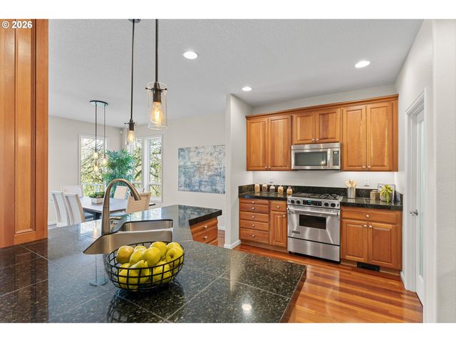 4 NORTHVIEW Ct, Lake Oswego, OR 97035