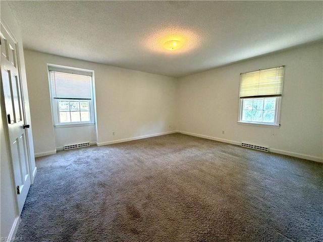 404 Irving Park Court, Kernersville, NC 27284